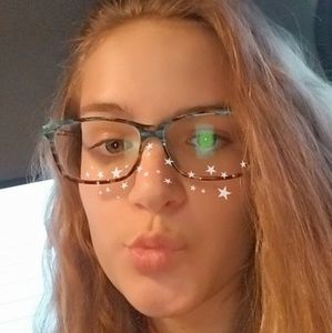 Meet your Posher, Chloe